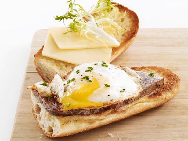 Бутерброды с яичницей «Бистро» - «Закуски»