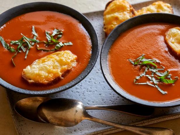 Быстрый томатный крем-суп с сырными гренками - «Первые блюда»