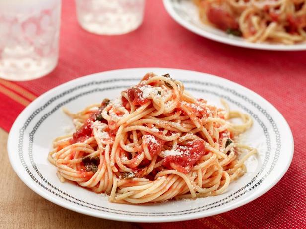 Итальянский томатный соус с базиликом для спагетти - «Соусы»