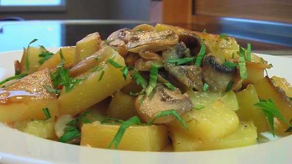 Картофель тушеный, со свежими грибами - «Видео уроки»