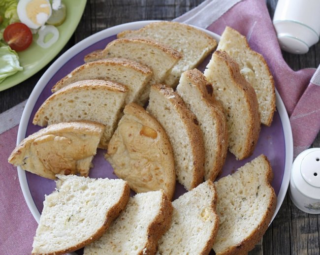 Рецепт: Пшеничный хлеб с сыром и луком в мультиварке - «Рецепты в мультиварке»