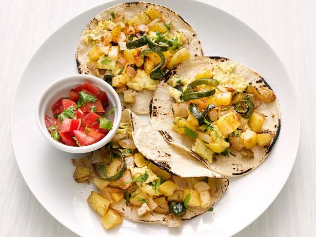 Мексиканские такос с яичницей и картофелем - «Фаст-фуд»