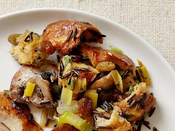 Начинка с халой, грибами, диким рисом и изюмом (гарнир) - «Праздничные рецепты»