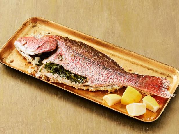 Рыба, запечённая в соли, с лимонно-оливковым релишем - «Праздничные рецепты»