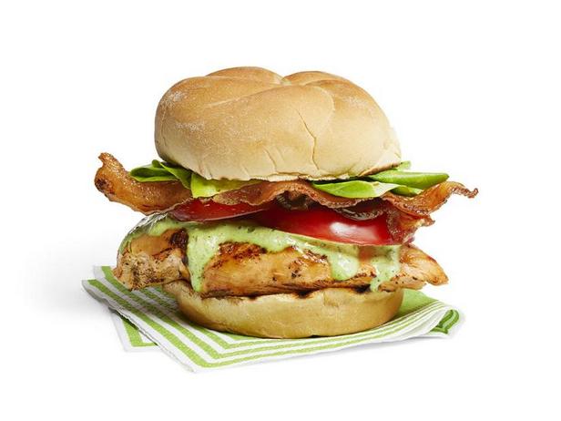 Сэндвич БЛТ с жареной курицей и соусом «Зелёная богиня» - «Сезонные блюда»