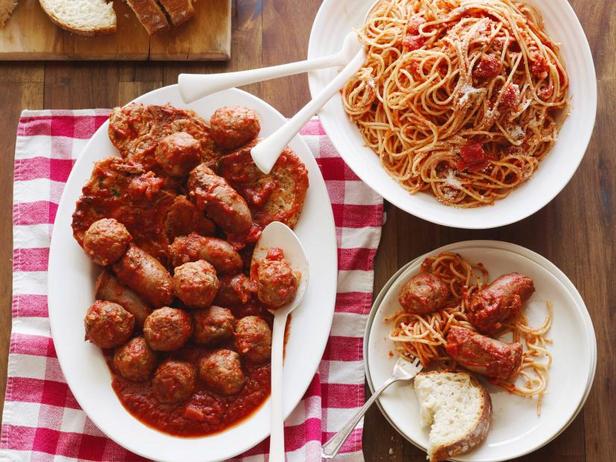 Спагетти с мясом в воскресной подливе - «Все рецепты»