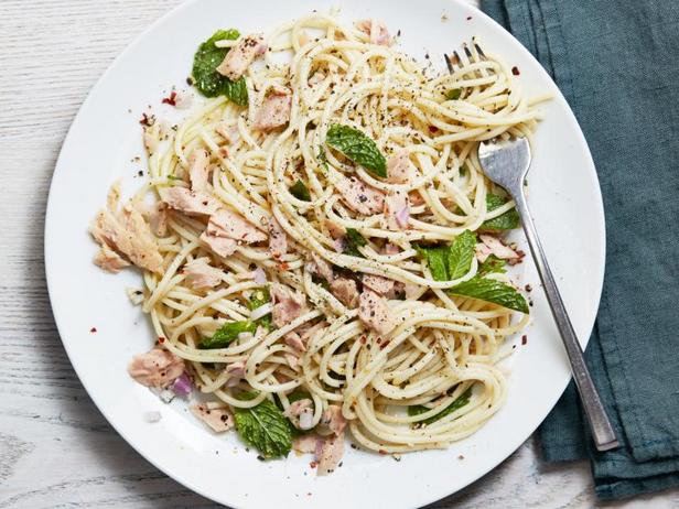 Спагетти с тунцом и мятой - «Быстрые рецепты»