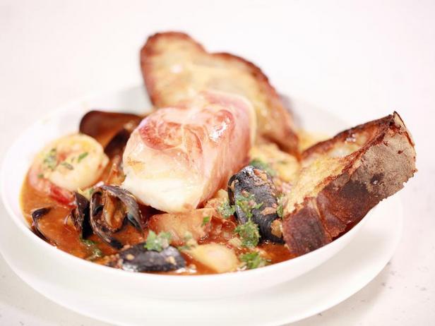 Стью с морепродуктами и соусом ромеско - «Первые блюда»