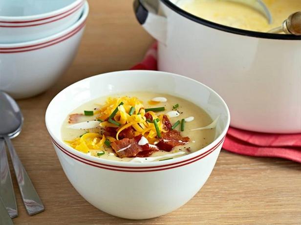 Суп из печёного картофеля с беконом, сыром и сметаной - «Первые блюда»