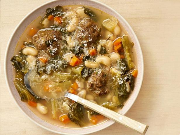 Суп с фрикадельками, фасолью и эскариолем - «Первые блюда»