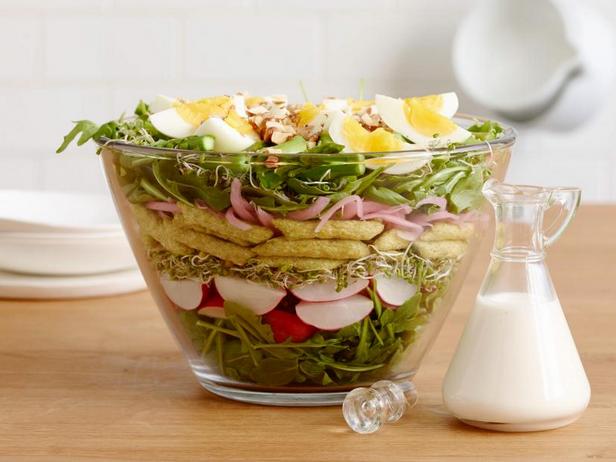 Весенний слоёный салат со спаржей в кисломолочной заправке - «Меню диеты»
