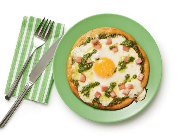 Зелёная пицца с ветчиной и яичницей - «Сезонные блюда»