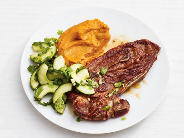 Натуральные котлеты из ягнёнка с морковным пюре и огуречным салатом - «Меню диеты»
