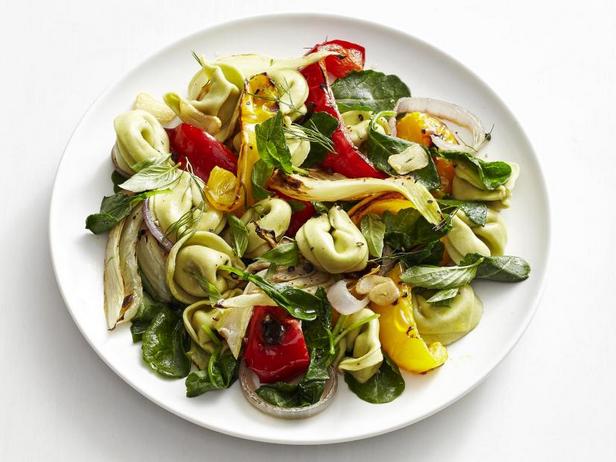 Тёплый салат с тортеллини и печёными овощами - «Меню диеты»