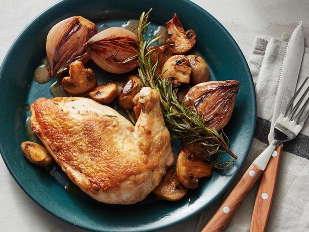 Запечённая курица с грибами, луком и розмарином - «Меню диеты»