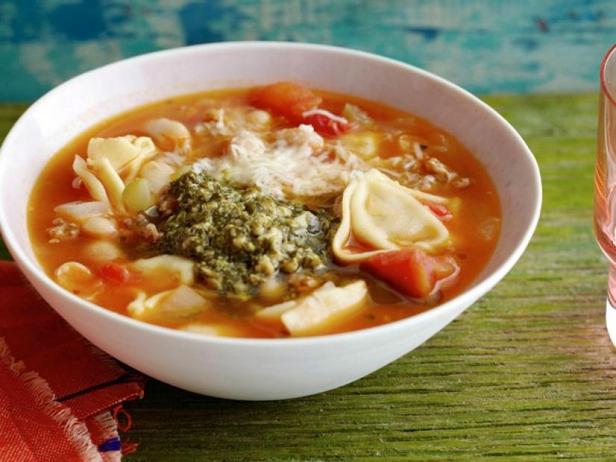 Фасолевый суп с итальянскими пельменями и зелёной заправкой - «Первые блюда»