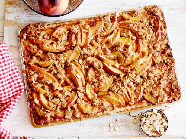 Персиковый пирог со штрейзелем на противне - «Все рецепты»