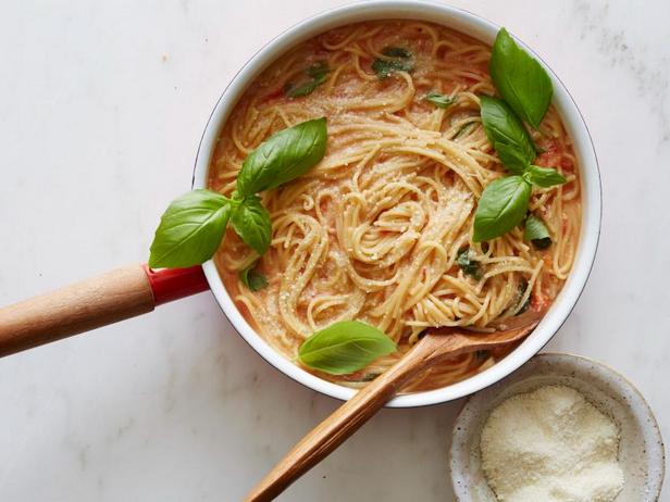 Спагетти в свежем томатном соусе в одной кастрюле - «Меню диеты»