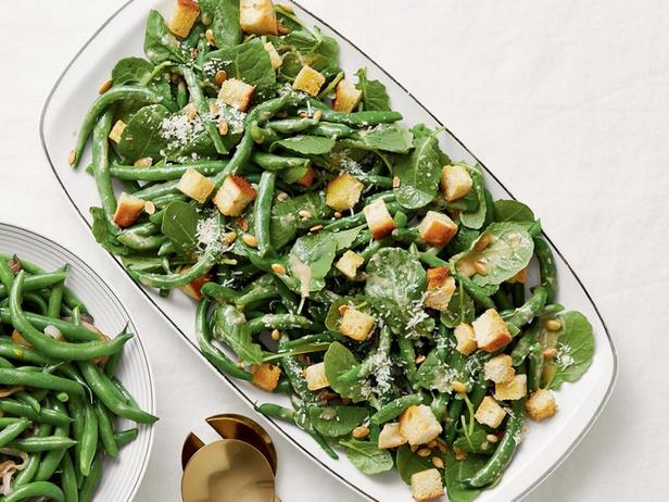 Салат «Цезарь» с зелёной фасолью и капустой кейл - «Праздничные рецепты»