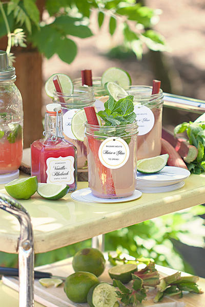 Розовый лимонад с клубникой, ревенем и базиликом - «Сезонные блюда»
