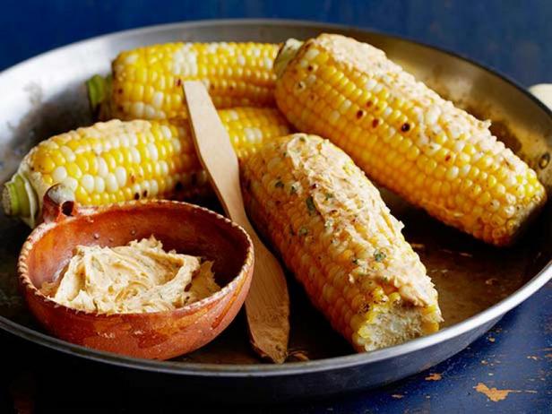 Кукуруза на гриле со сливочным маслом, лаймом и пастой чили - «Быстрые рецепты»