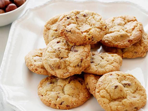 Ореховое печенье с кусочками шоколада - «Праздничные рецепты»