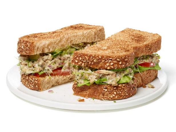 Сэндвич с салатом из сардин - «Быстрые рецепты»