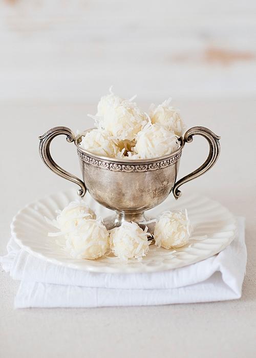 Трюфели-снежки с кокосовой стружкой - «Праздничные рецепты»