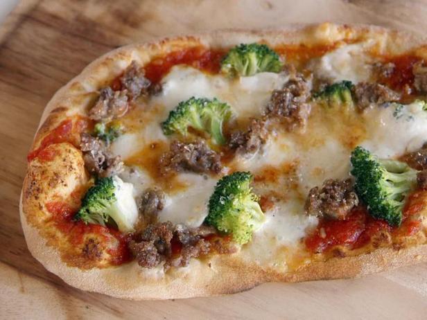 Пицца с колбасой и брокколи - «Фаст-фуд»