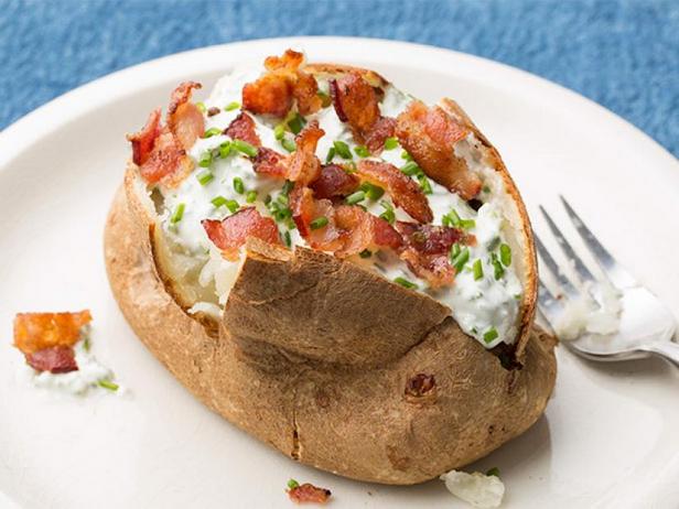 Печёный картофель со сметаной - «Закуски»