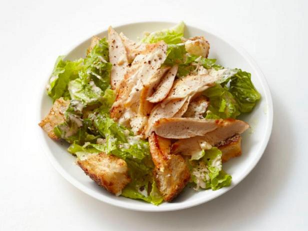 Лёгкий салат «Цезарь» с курицей - «Салаты»