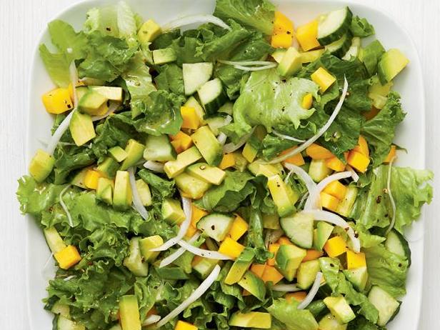 Зелёный салат с манго и авокадо - «Сезонные блюда»