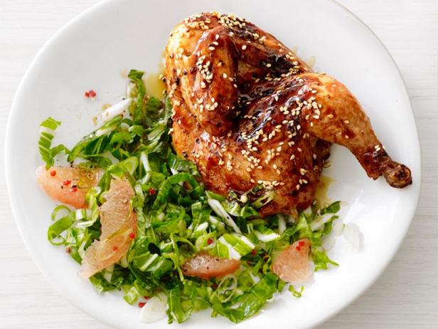 Цыплята-корнишоны в глазури из соуса хойсин с салатом из бок-чой и грейпфрута - «Быстрые рецепты»
