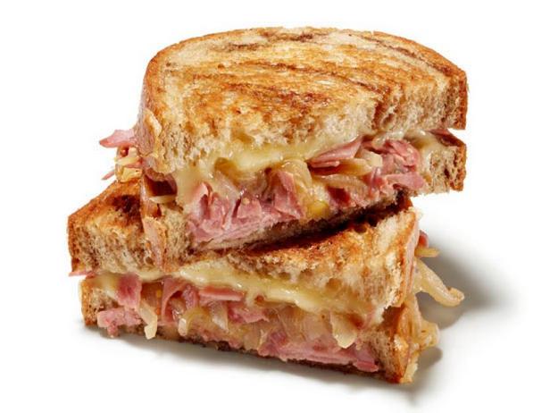 Горячий сэндвич с сыром и солониной - «Фаст-фуд»