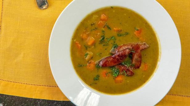 Зелёный гороховый суп с копчёной колбасой - «Первые блюда»