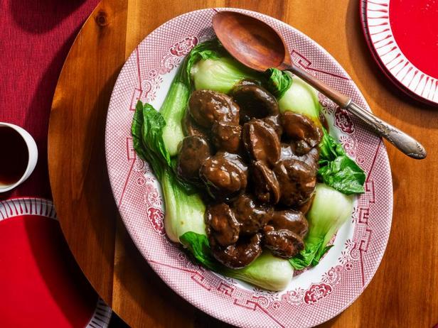Грибы шиитаке и морские ушки в коричневой подливе с капустой бок-чой - «Праздничные рецепты»