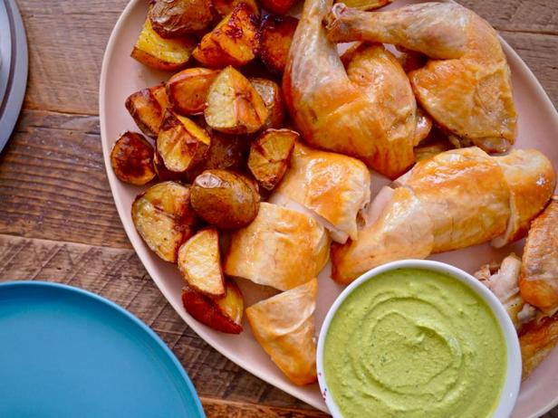Курица-бабочка с картофелем в духовке и соус «Зелёная богиня» - «Меню диеты»