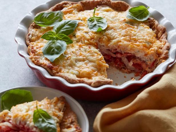 Пирог с моцареллой, луком и помидорами - «Выпечки»