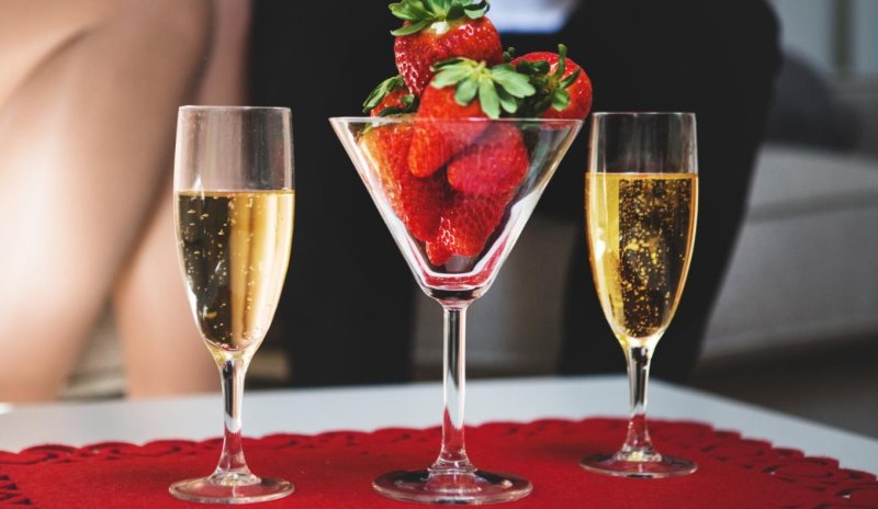 Когда закуска портит праздник: что нельзя подавать к игристому вину - «Кулинарные рецепты» Когда закуска портит праздник: что нельзя подавать к игристому вину - «Кулинарные рецепты»