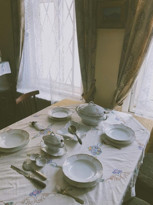 Советская посуда снова в моде: почему тарелки "как у бабушки" возвращаются в интерьер - «Кулинарные рецепты»